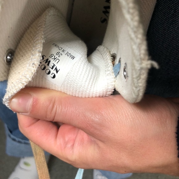 Gorgeous GOOD NEWS sneakers. Multicoloured laces. All year wear! - Picture 3 of 3